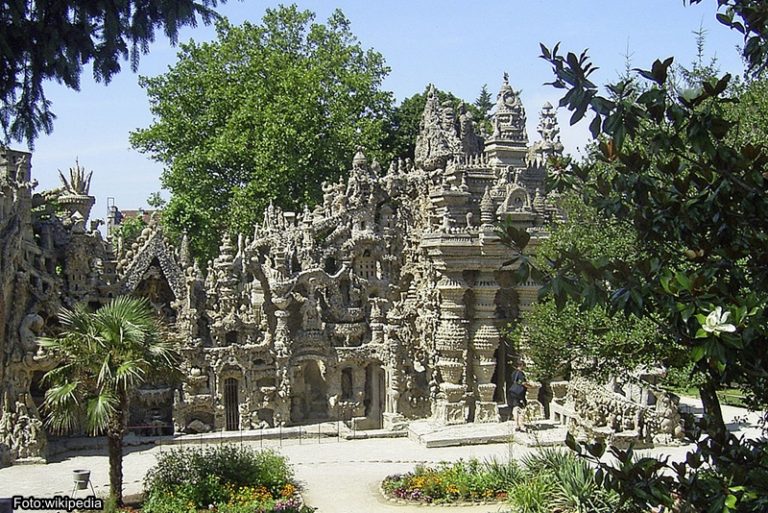 Poštar izgradio palatu od kamenčića – Palais Idéal