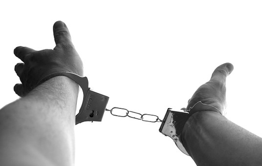 Uhapšena jedna osoba na osnovu potrage zbog više krivičnih dela