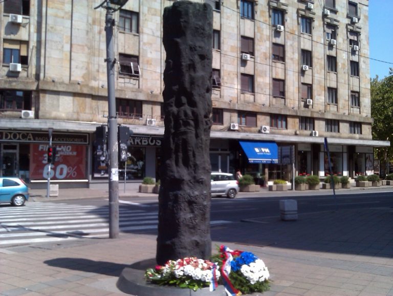 Kada će stati? Opet ukrali deo sa spomenika