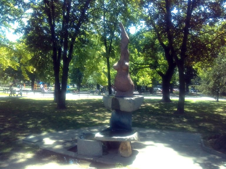 Skulptura na Tašmajdanu – Pobjeda