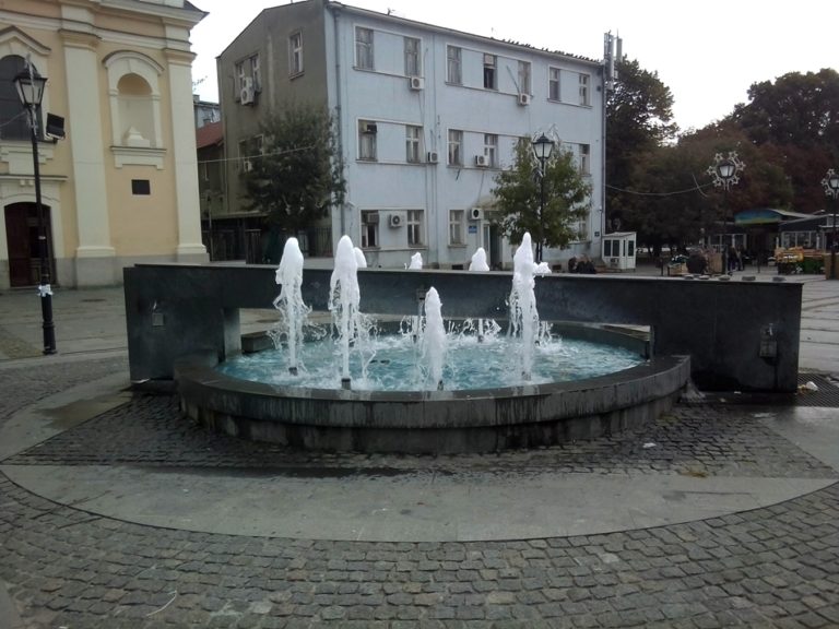Fontana na Omladinskom trgu u Zemunu