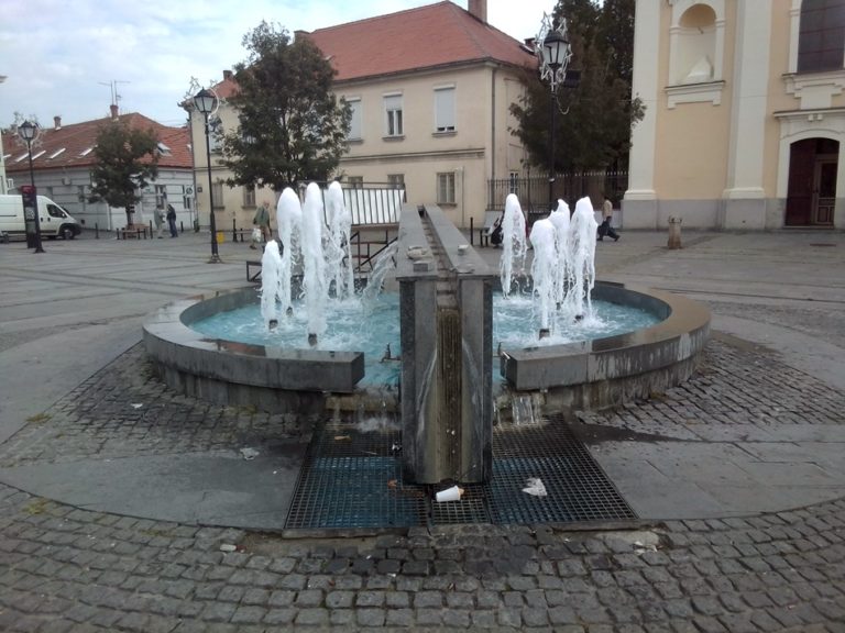 „Putujuća izložba rukotvorina” na pijaci Zemun