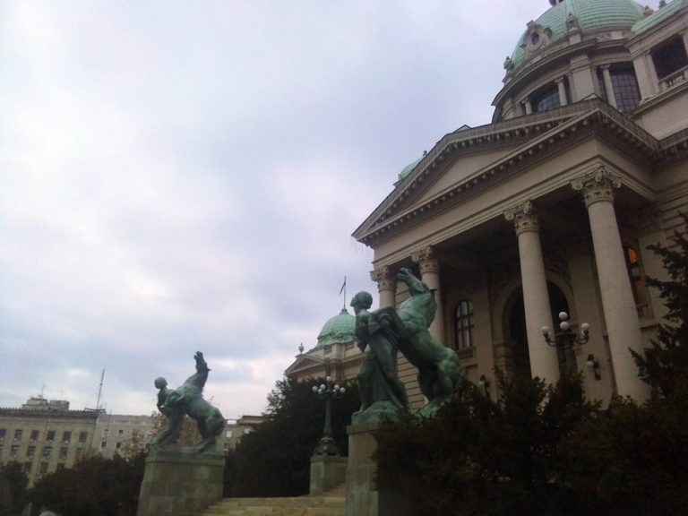 Skulpture „Igrali se konji vrani,a sa njima i div junaci“ u Beogradu