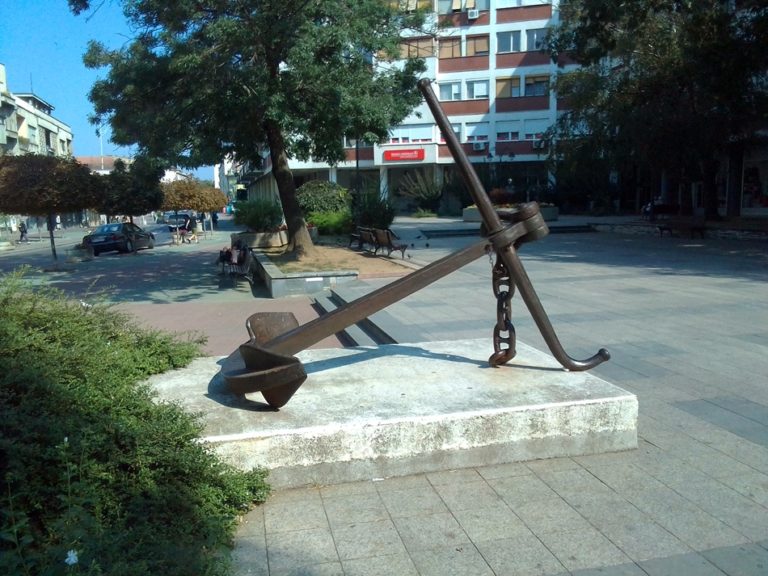 Skulptura „Sidro“ u Mladenovcu