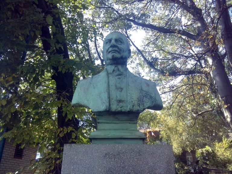Spomenik Vladi Iliću u Beogradu