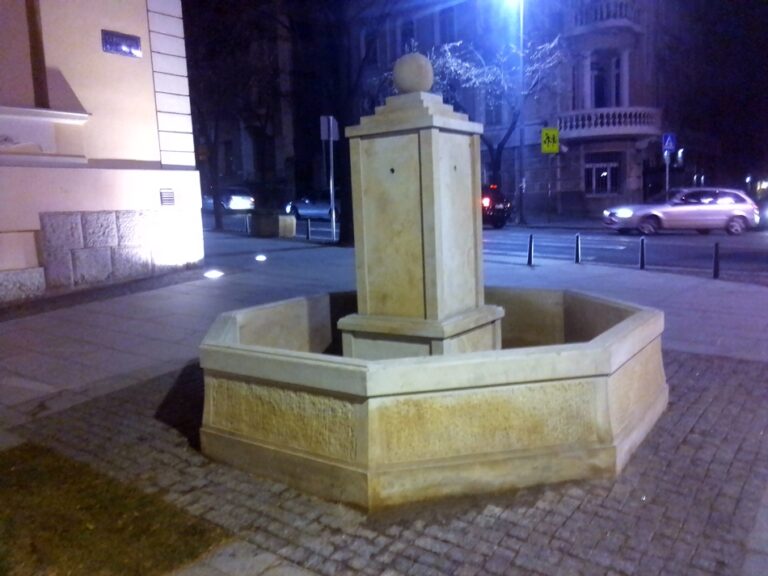 Fontana u Strahinjića bana