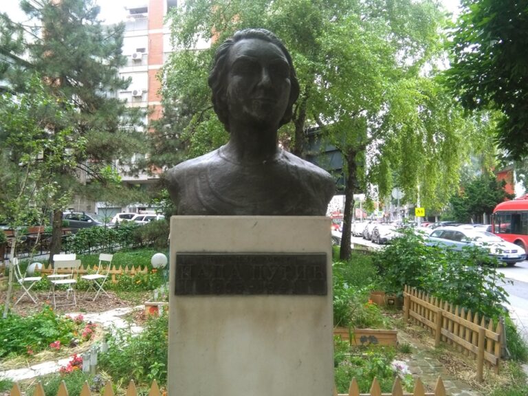 Spomenik Nadi Purić u Beogradu