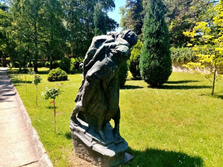 Skulptura Nošenje ratnika u Beogradu