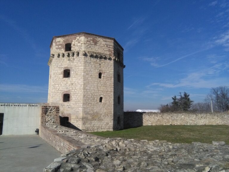 Koliko kula ima Beogradska tvrđava?