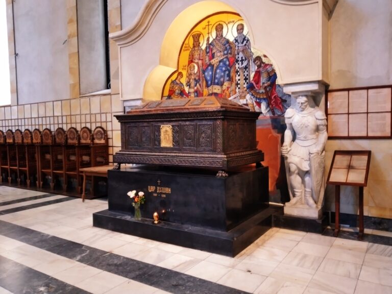 Gde se nalazi Sarkofag sa moštima cara Dušana?