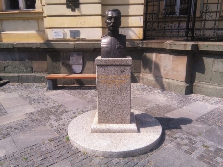 Spomen-bista kralju Petru I Karađorđeviću u Beogradu