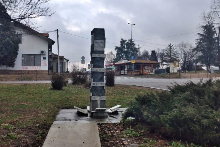 Spomenik izgnaniku, simbol prijateljstva Slovenaca i Srba u Lazarevcu