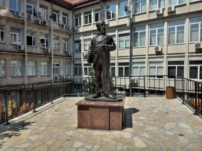 Spomenik Matiji Banu u Beogradu