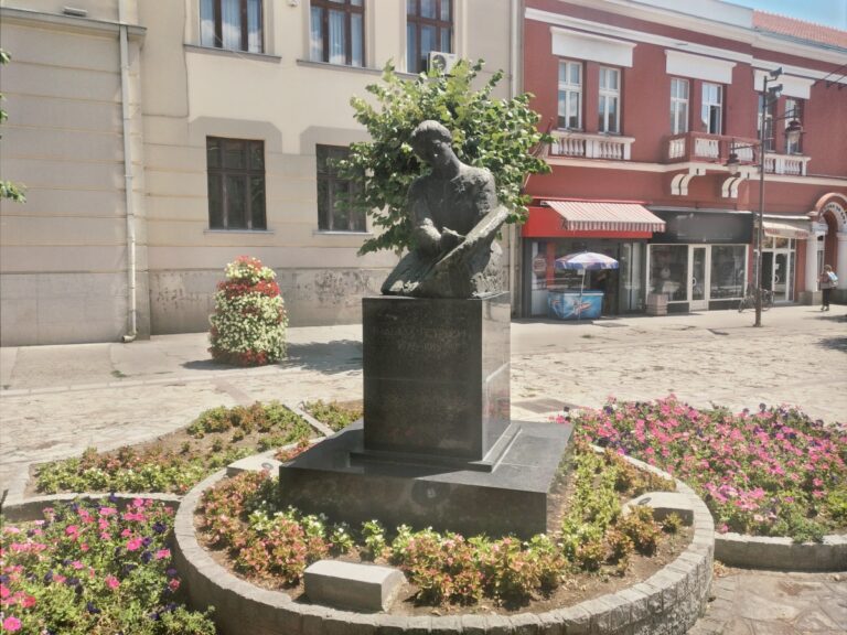 Spomenik Nadeždi Petrović u Čačku