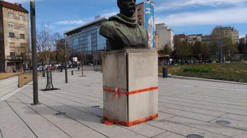 Obrušio se deo postamenta spomenika Dimitriju Tucoviću